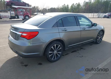 2013 Chrysler 200 Touring z USA, uszkodzony, nr VIN 1C3CCBBG6DN738215